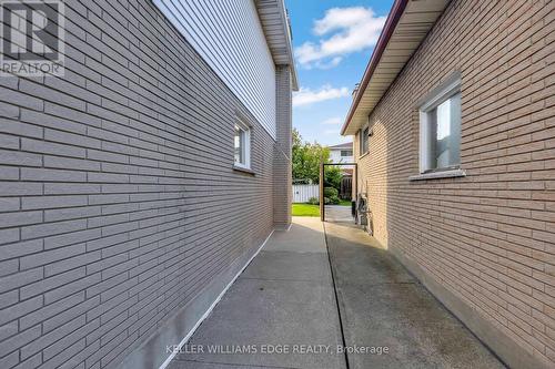 217 Lawnhurst Court, Hamilton, ON - Outdoor With Exterior