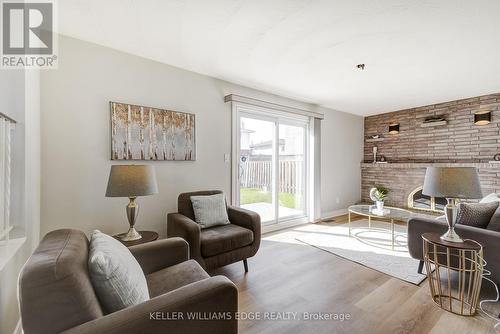 217 Lawnhurst Court, Hamilton, ON - Indoor Photo Showing Living Room