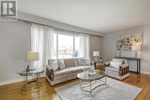 217 Lawnhurst Court, Hamilton, ON - Indoor Photo Showing Living Room