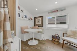 Dining area w/custom features to fit 10+ people - 