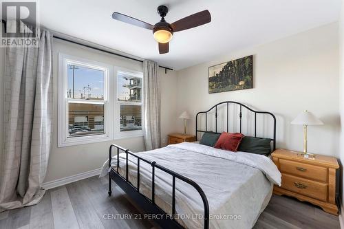 111 Melrose Avenue N, Hamilton, ON - Indoor Photo Showing Bedroom