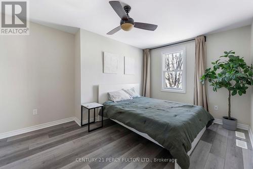 111 Melrose Avenue N, Hamilton, ON - Indoor Photo Showing Bedroom