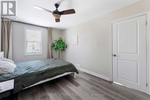 111 Melrose Avenue N, Hamilton, ON - Indoor Photo Showing Bedroom