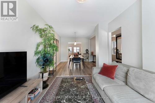 111 Melrose Avenue N, Hamilton, ON - Indoor Photo Showing Living Room