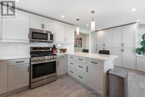 111 Melrose Avenue N, Hamilton, ON - Indoor Photo Showing Kitchen
