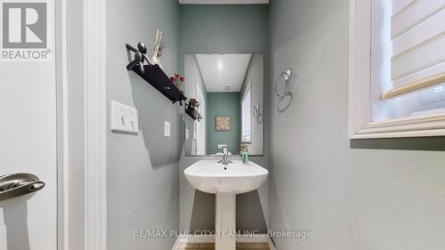 16 Edison Way, Whitby, ON - Indoor Photo Showing Bathroom
