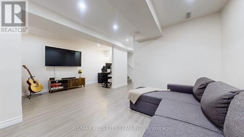 16 Edison Way, Whitby, ON - Indoor