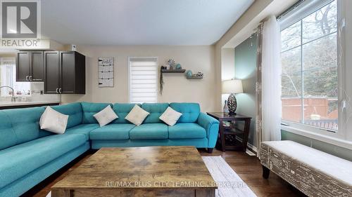 16 Edison Way, Whitby, ON - Indoor Photo Showing Living Room