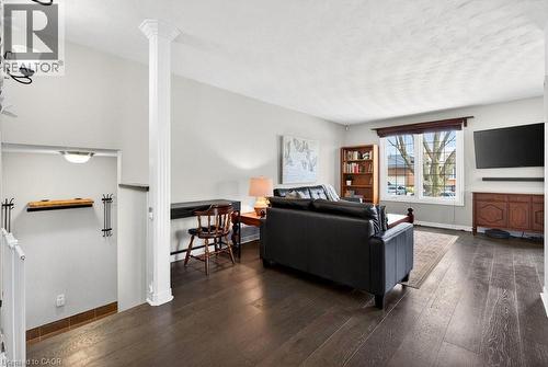 368 Carson Drive, Hamilton, ON - Indoor Photo Showing Living Room