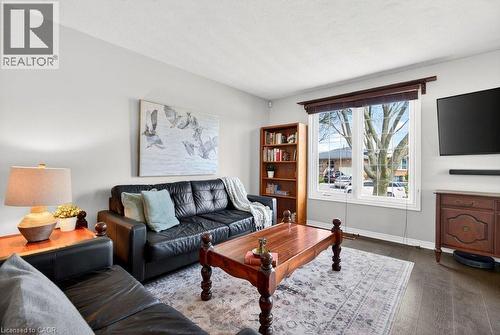 368 Carson Drive, Hamilton, ON - Indoor Photo Showing Living Room