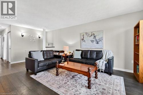 368 Carson Drive, Hamilton, ON - Indoor Photo Showing Living Room