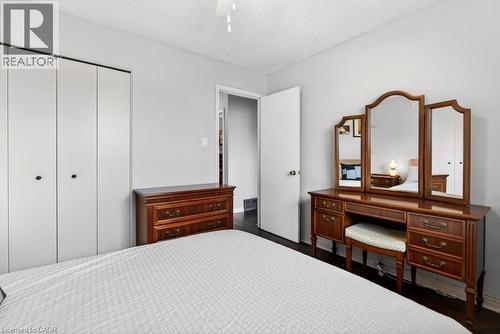 368 Carson Drive, Hamilton, ON - Indoor Photo Showing Bedroom