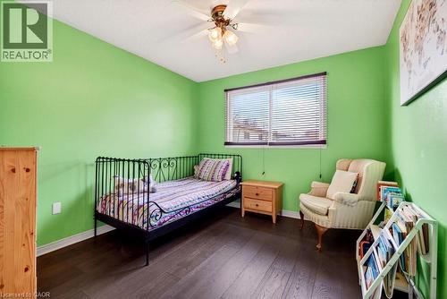 368 Carson Drive, Hamilton, ON - Indoor Photo Showing Bedroom