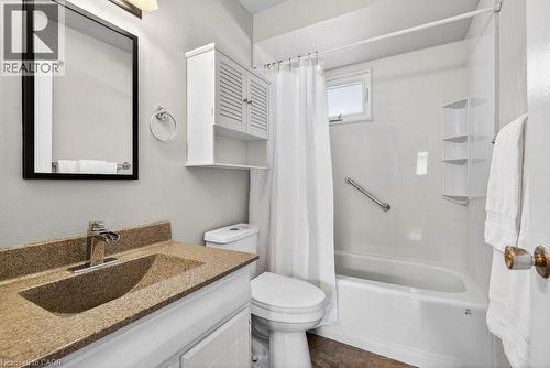 368 Carson Drive, Hamilton, ON - Indoor Photo Showing Bathroom