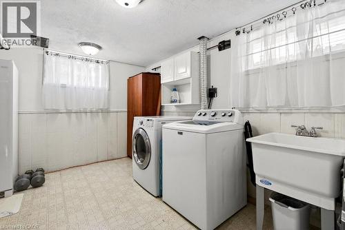 368 Carson Drive, Hamilton, ON - Indoor Photo Showing Laundry Room