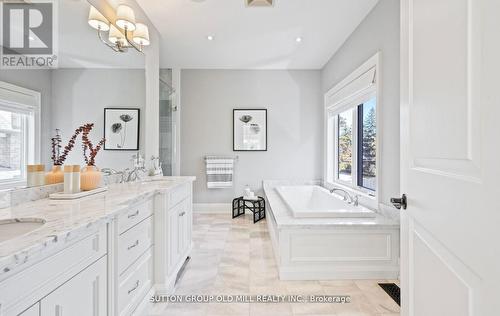 8 Cumberland Drive, Mississauga, ON - Indoor Photo Showing Bathroom