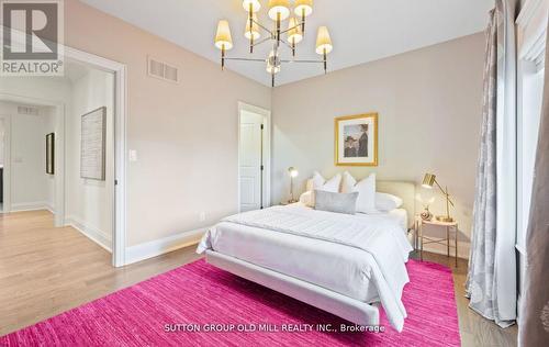8 Cumberland Drive, Mississauga, ON - Indoor Photo Showing Bedroom
