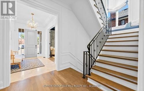 8 Cumberland Drive, Mississauga, ON - Indoor Photo Showing Other Room