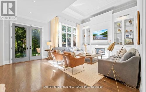 8 Cumberland Drive, Mississauga, ON - Indoor Photo Showing Living Room With Fireplace