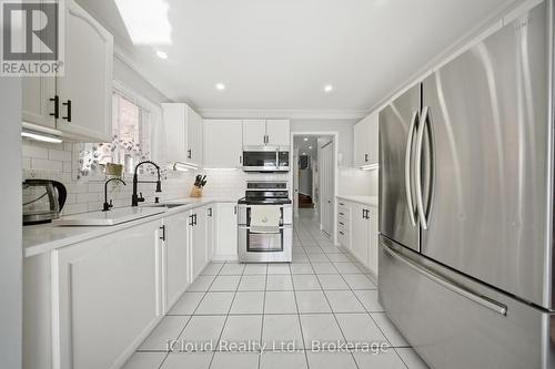 7389 Sandhurst Drive, Mississauga, ON - Indoor Photo Showing Kitchen With Upgraded Kitchen