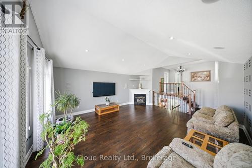 7389 Sandhurst Drive, Mississauga, ON - Indoor Photo Showing Living Room With Fireplace