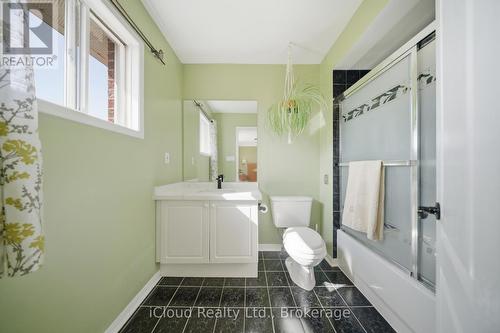 7389 Sandhurst Drive, Mississauga, ON - Indoor Photo Showing Bathroom