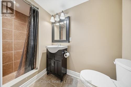 7389 Sandhurst Drive, Mississauga, ON - Indoor Photo Showing Bathroom