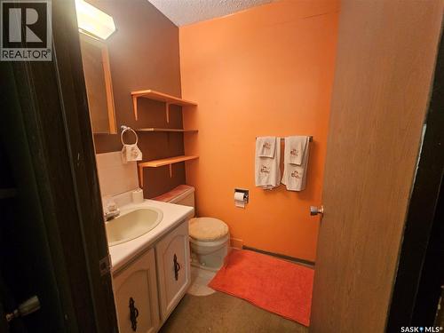 579 Poplar Crescent, Shaunavon, SK - Indoor Photo Showing Bathroom