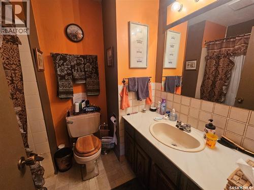 579 Poplar Crescent, Shaunavon, SK - Indoor Photo Showing Bathroom