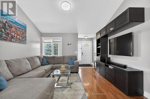 339 Kerwood Drive, Cambridge, ON - Indoor Photo Showing Living Room