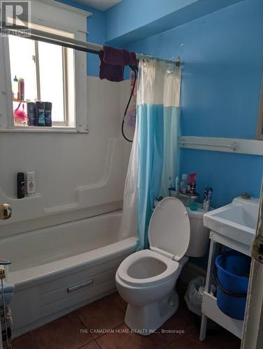 563 Cannon Street E, Hamilton, ON - Indoor Photo Showing Bathroom