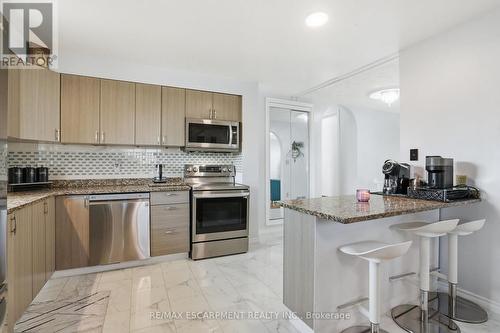 85 Summerlea Drive, Hamilton, ON - Indoor Photo Showing Kitchen With Stainless Steel Kitchen With Upgraded Kitchen