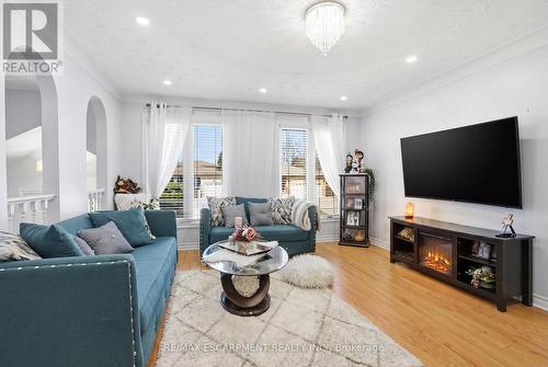 85 Summerlea Drive, Hamilton, ON - Indoor Photo Showing Living Room