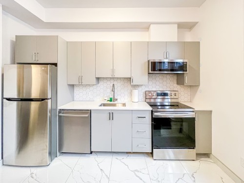 Cuisine - 301-1672 Rue St-Denis, Montréal (Ville-Marie), QC - Indoor Photo Showing Kitchen With Stainless Steel Kitchen With Upgraded Kitchen