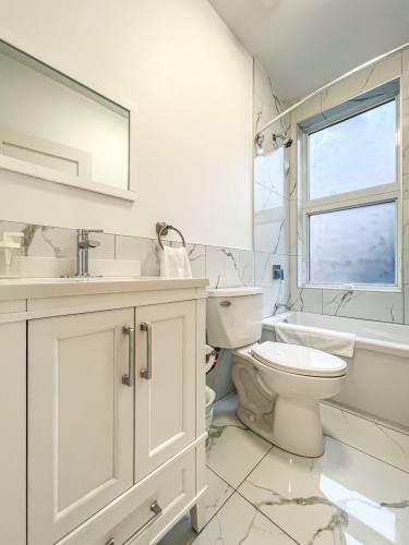 Bathroom - 302-1672 Rue St-Denis, Montréal (Ville-Marie), QC - Indoor Photo Showing Bathroom