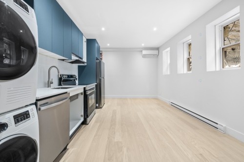 Garçonnière - 12-2068 Av. Lincoln, Montréal (Ville-Marie), QC - Indoor Photo Showing Laundry Room