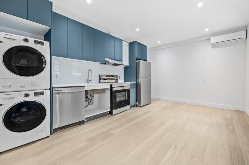 Garçonnière - 12-2068 Av. Lincoln, Montréal (Ville-Marie), QC - Indoor Photo Showing Laundry Room