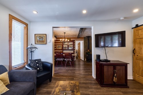 Salon - 178 Route 329, Saint-Donat, QC - Indoor Photo Showing Living Room