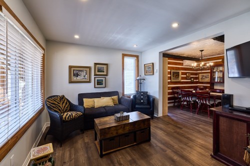 Salon - 178 Route 329, Saint-Donat, QC - Indoor