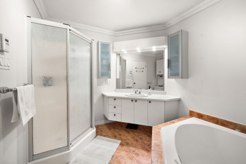 Bathroom - 302-3037 Boul. René-Laennec, Laval (Auteuil), QC - Indoor Photo Showing Bathroom