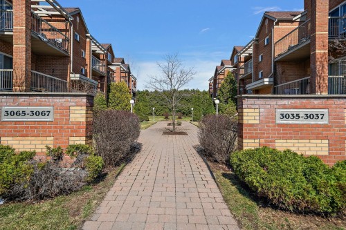Entry - 302-3037 Boul. René-Laennec, Laval (Auteuil), QC - Outdoor