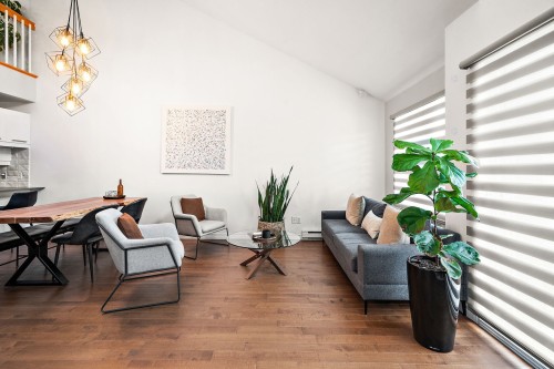 Living Room - 302-3037 Boul. René-Laennec, Laval (Auteuil), QC - Indoor
