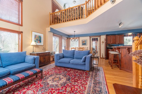 Salon - 242 Ch. Duplessis, Lac-Supérieur, QC 