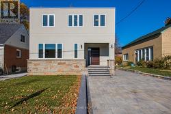 8 CLEARVIEW HEIGHTS Toronto, ON M6M 1Z9