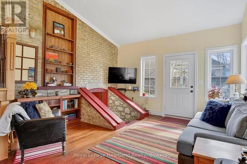 67 Elgin Avenue W, Goderich (Goderich (Town)), ON - Indoor Photo Showing Living Room