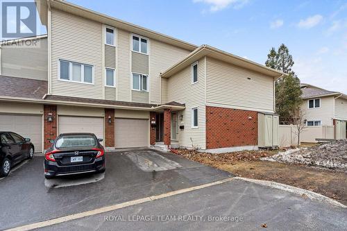 90 HAXBY PRIVATE  Ottawa, ON K1T 3C4