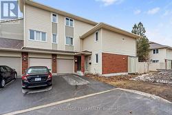 90 HAXBY PRIVATE  Ottawa, ON K1T 3C4