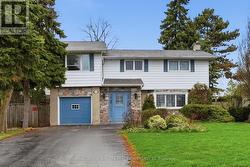 525 GRAND BOULEVARD Oakville, ON L6H 1P4