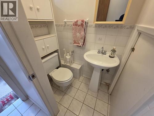 4815 Davis Avenue, Terrace, BC - Indoor Photo Showing Bathroom