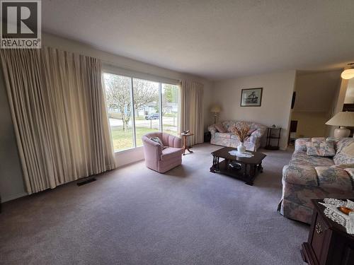 4815 Davis Avenue, Terrace, BC - Indoor Photo Showing Living Room